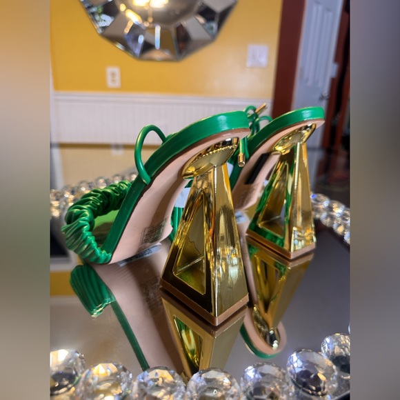 NWT AZALEA WANG AMIE CHUNKY SANDAL IN GREEN. SIZE 6 - Picture 13 of 17